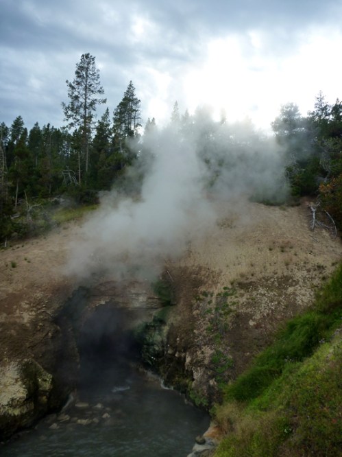 YellowstoneDragonsMouth0122